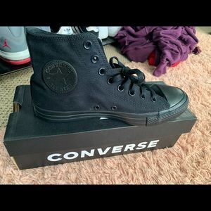 Women’s converse!